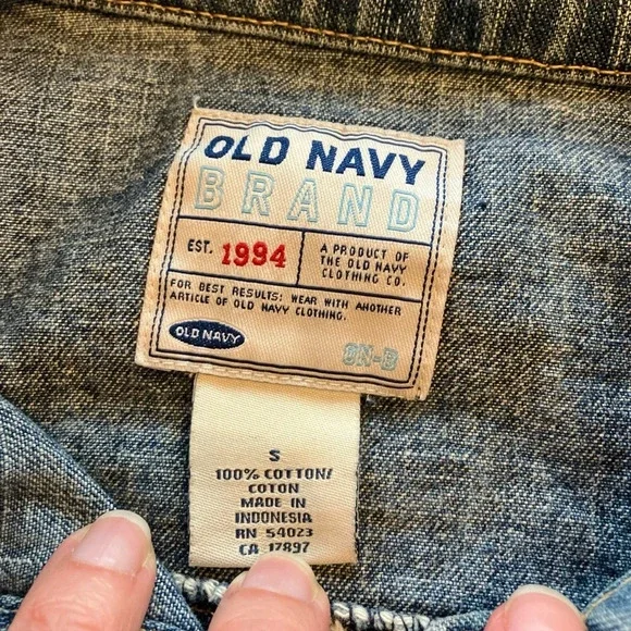 Old Navy small blue denim jacket in great condition. - Picture 3 of 3